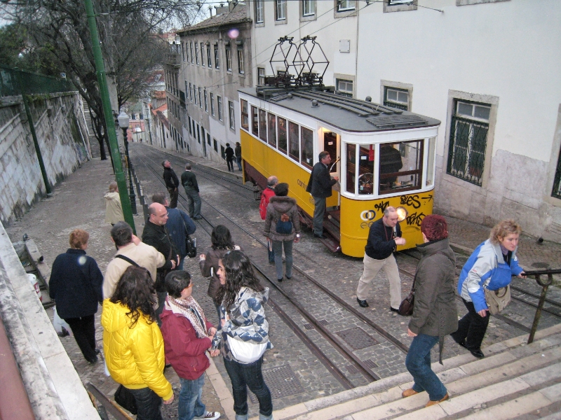 Funicular tram, Lisbon Portugal.jpg